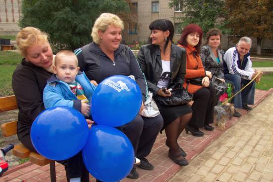 В Артемовске появилась еще одна детская площадка (ФОТО, ВИДЕО)