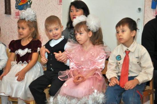Воспитанники артемовского детского сада №24 получили подарки в день Св. Николая