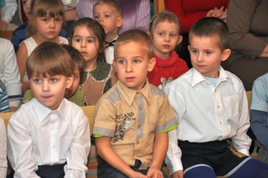 Воспитанники артемовского детского сада №24 получили подарки в день Св. Николая