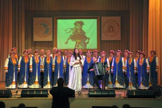 В Артемовске 12 хоров исполнили рождественские колядки и песни