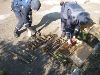 В Артемовском районе пиротехники продолжают обезвреживать снаряды