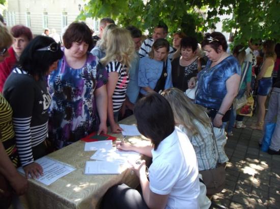 Только 25 из 500 человек смогли найти работу на ярмарке вакансий в Артемовске