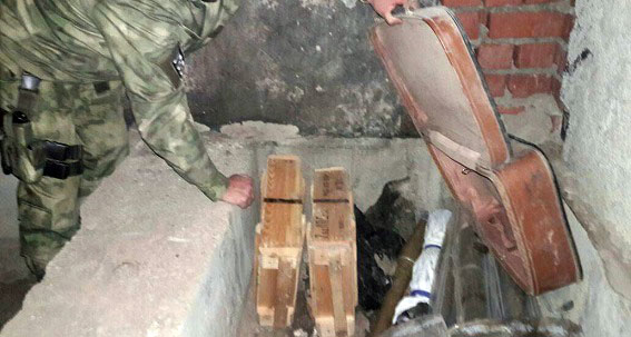 В Бахмутском районе полицейские нашли два тайника с боеприпасами